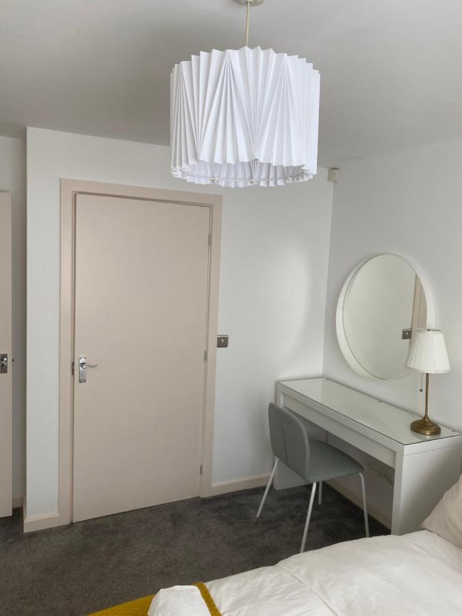 Marine Viewing 2 Bedrooms Flat Manchester Kültér fotó